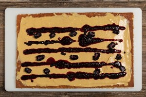 Preparazione Pan di Spagna arrotolato senza glutine con namelaka al cioccolato bianco - Fase 5