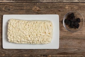 Preparazione Pan di Spagna arrotolato senza glutine con namelaka al cioccolato bianco - Fase 6