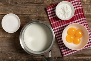 Preparazione Pan di Spagna arrotolato senza glutine con namelaka al cioccolato bianco - Fase 4