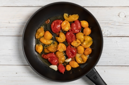 Preparazione Baccalà con pomodorini del Piennolo - Fase 1 Preparazione Baccalà con pomodorini del Piennolo - Fase 1