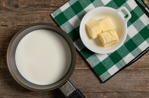 Preparazione Bignè senza glutine con crema cacio e pepe - Fase 1