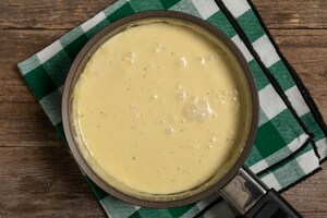 Preparazione Bignè senza glutine con crema cacio e pepe - Fase 4