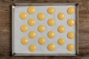 Preparazione Bignè senza glutine con crema cacio e pepe - Fase 3