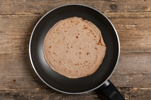 Preparazione Cannelloni di crêpes senza glutine alle castagne con radicchio e speck - Fase 3