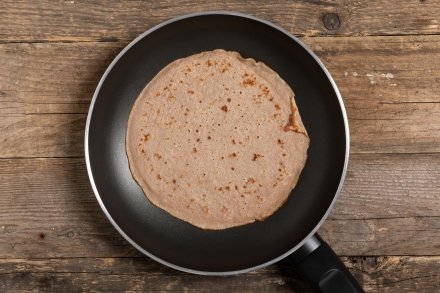 Preparazione Cannelloni di crêpes senza glutine alle castagne con radicchio e speck - Fase 3 Preparazione Cannelloni di crêpes senza glutine alle castagne con radicchio e speck - Fase 3