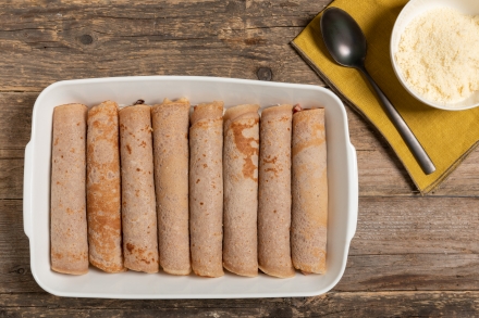 Preparazione Cannelloni di crêpes senza glutine alle castagne con radicchio e speck - Fase 4 Preparazione Cannelloni di crêpes senza glutine alle castagne con radicchio e speck - Fase 4