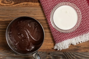 Preparazione Crema al mascarpone e cioccolato senza uova - Fase 1