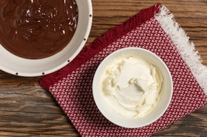 Preparazione Crema al mascarpone e cioccolato senza uova - Fase 2