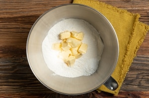 Preparazione  Crostata frolla con crema bianca alle nocciole - Fase 1