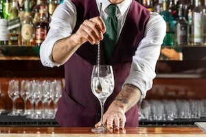 Preparazione Hugo cocktail - Fase 1