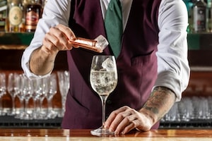 Preparazione Hugo cocktail - Fase 3