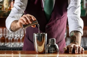 Preparazione Long Island cocktail - Fase 1