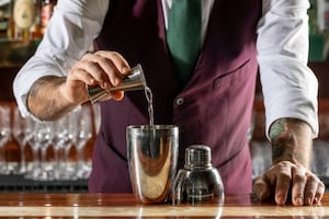 Preparazione Long Island cocktail - Fase 1