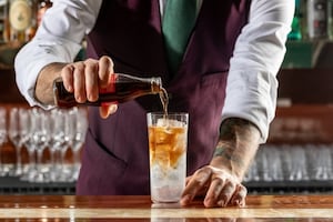 Preparazione Long Island cocktail - Fase 5