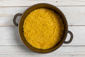 Preparazione Risotto zafferano, salsiccia e raspadüra - Fase 2