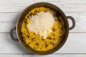 Preparazione Risotto zafferano, salsiccia e raspadüra - Fase 3
