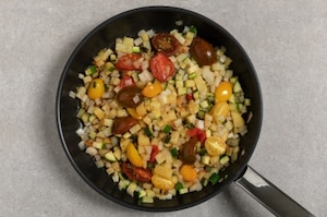 Preparazione Salmone marinato al forno con dadolata di verdure - Fase 3