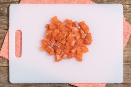 Preparazione Tagliatelle senza glutine alla trota salmonata e pepe rosa - Fase 1