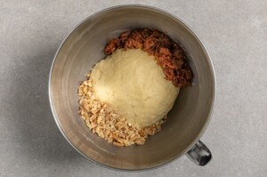 Preparazione Treccia di pan brioche all'olio con gorgonzola, pomodori secchi e noci - Fase 1