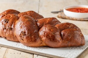 Preparazione Treccia di pan brioche all'olio con gorgonzola, pomodori secchi e noci - Fase 4