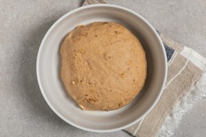 Preparazione Treccia di pan brioche all'olio con gorgonzola, pomodori secchi e noci - Fase 2