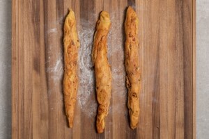 Preparazione Treccia di pan brioche all'olio con gorgonzola, pomodori secchi e noci - Fase 2