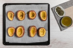 Preparazione Patate al cartoccio con uovo e prosciutto di San Daniele - Fase 1