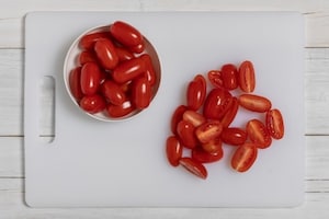 Preparazione Petali di baccalà con pomodorini confit e tapenade - Fase 1