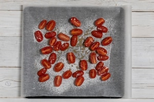 Preparazione Petali di baccalà con pomodorini confit e tapenade - Fase 1