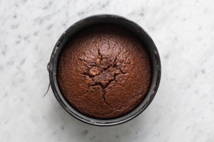 Preparazione Torta all'acqua al cacao - Fase 2 Preparazione Torta all'acqua al cacao - Fase 2