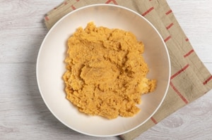 Preparazione Torta salata di pane, cipolla e prosciutto di San Daniele - Fase 2