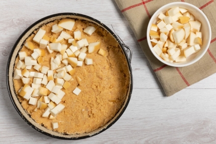 Preparazione Torta salata di pane, cipolla e prosciutto di San Daniele - Fase 2 Preparazione Torta salata di pane, cipolla e prosciutto di San Daniele - Fase 2
