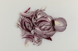 Preparazione Finocchi gratinati al forno con cipolle e olive - Fase 1