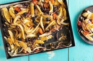 Preparazione Finocchi gratinati al forno con cipolle e olive - Fase 4