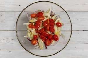 Preparazione Finocchi gratinati al forno con cipolle e olive - Fase 2