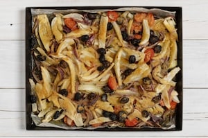 Preparazione Finocchi gratinati al forno con cipolle e olive - Fase 3