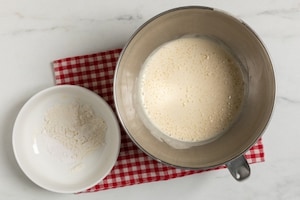 Preparazione Pan di Spagna alle mandorle e lamponi - Fase 2