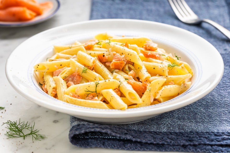 Pasta con salmone affumicato ricetta