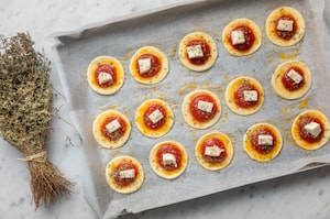 Preparazione Pizzette di pasta sfoglia - Fase 3