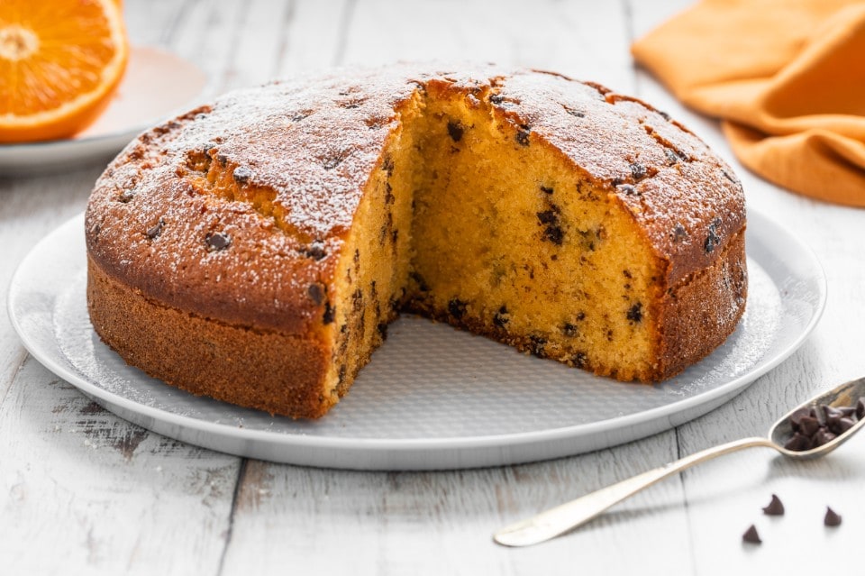 Torta all'arancia e gocce di cioccolato ricetta