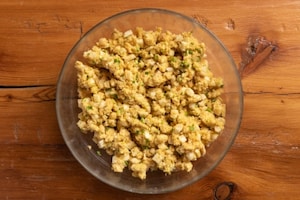 Preparazione Canederli al Puzzone di Moena - Fase 2