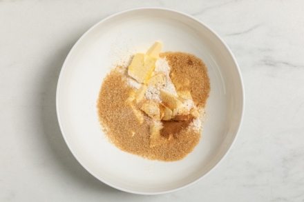 Preparazione Torta alle mele e caffè - Fase 1 Preparazione Torta alle mele e caffè - Fase 1