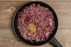 Preparazione Cipolle rosse caramellate - Fase 1