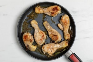 Preparazione Cosce di pollo in padella - Fase 3