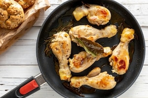 Preparazione Cosce di pollo in padella - Fase 3