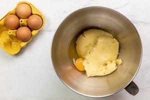 Preparazione Bignè alla crema Chantilly - Fase 2