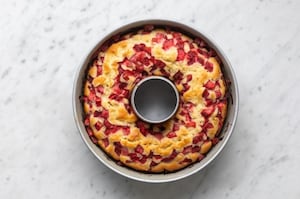 Preparazione Ciambella alle fragole - Fase 3