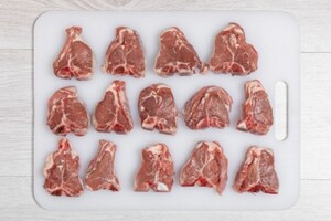 Preparazione Costolette di agnello in padella con asparagi - Fase 1