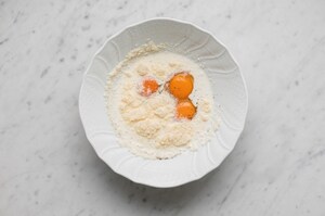 Preparazione Fettuccine alla papalina - Fase 2