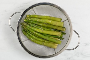 Preparazione Pasta asparagi e gamberetti - Fase 1